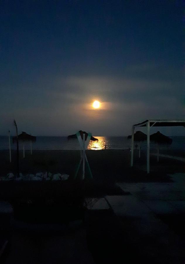 Lido Beachfront 토레몰리노스 외부 사진